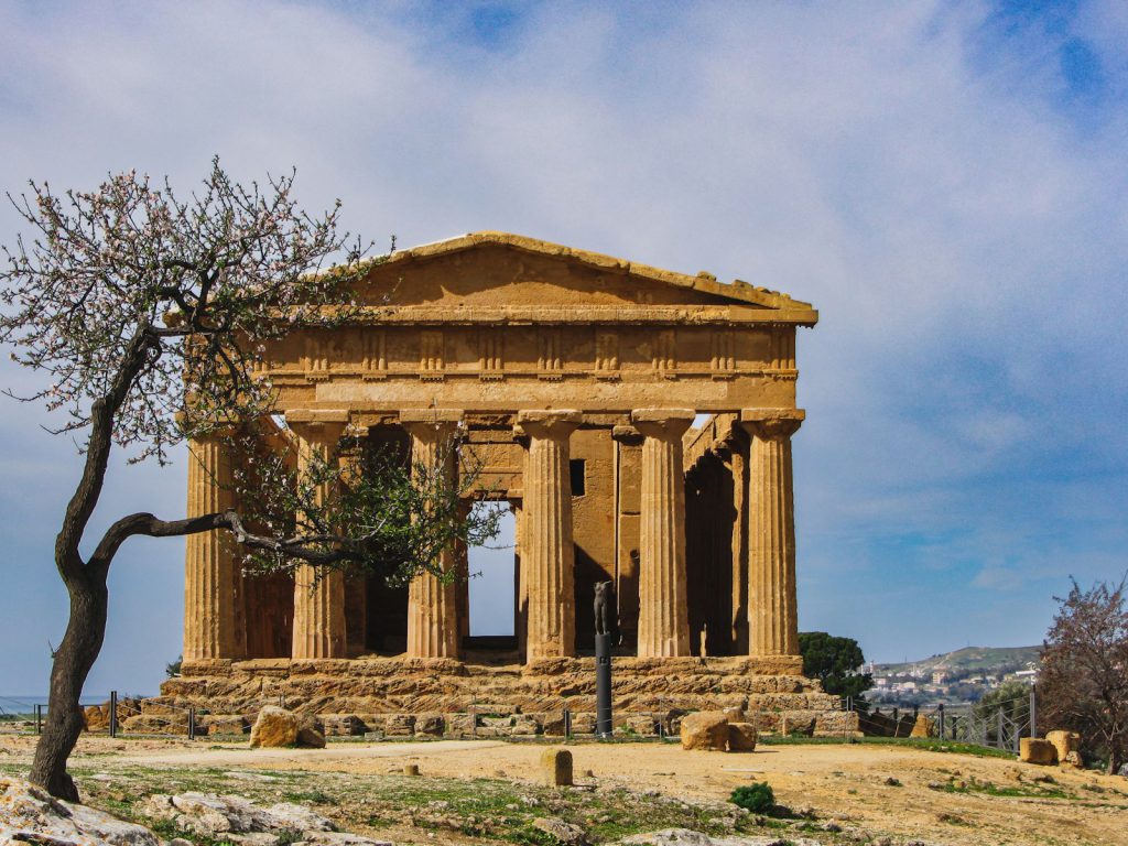Agrigento with a tree in front of it - 10 bezienswaardigheden op Sicilië