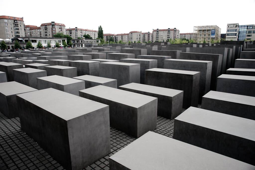 holocaustmonument stenen beton betonblokken monument
