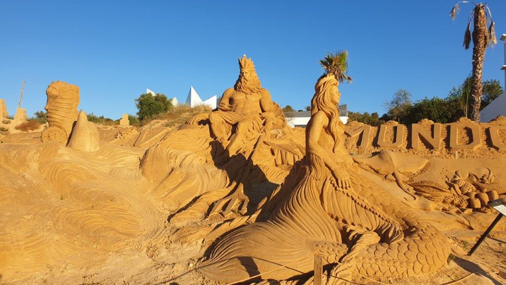 Zandsculpturen Algarve zeemeerminnen 
