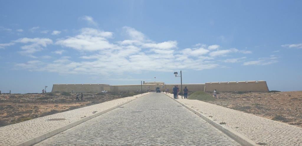 einde van de wereld portugal straat weg uitgestrekt landschap
