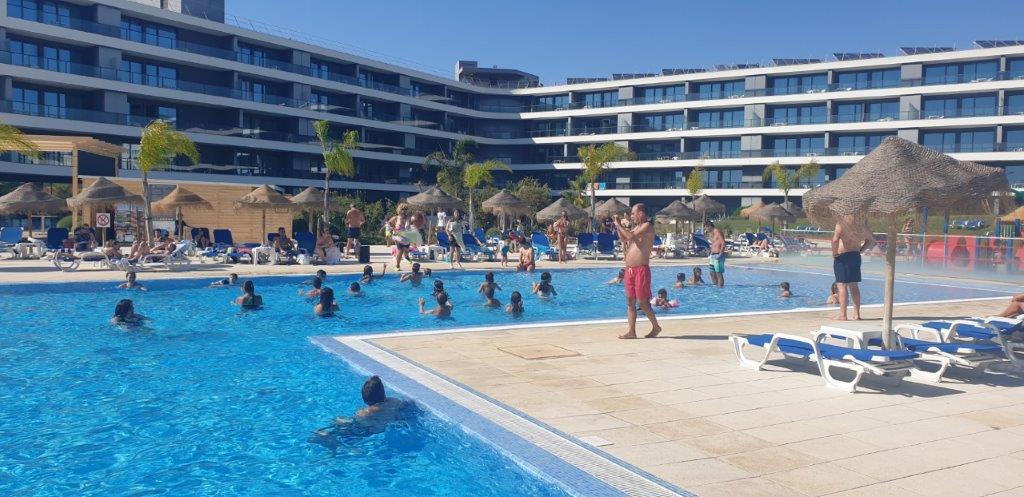 animatie in zwembad aqua gym