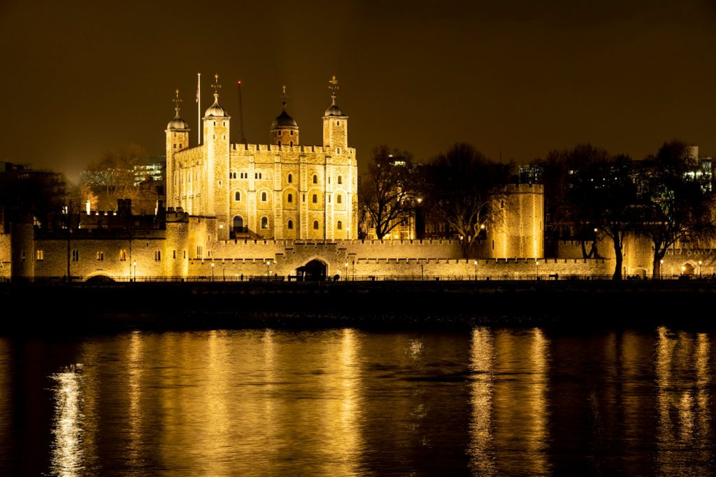 cathedral facing body of water bezienswaardigheden londen