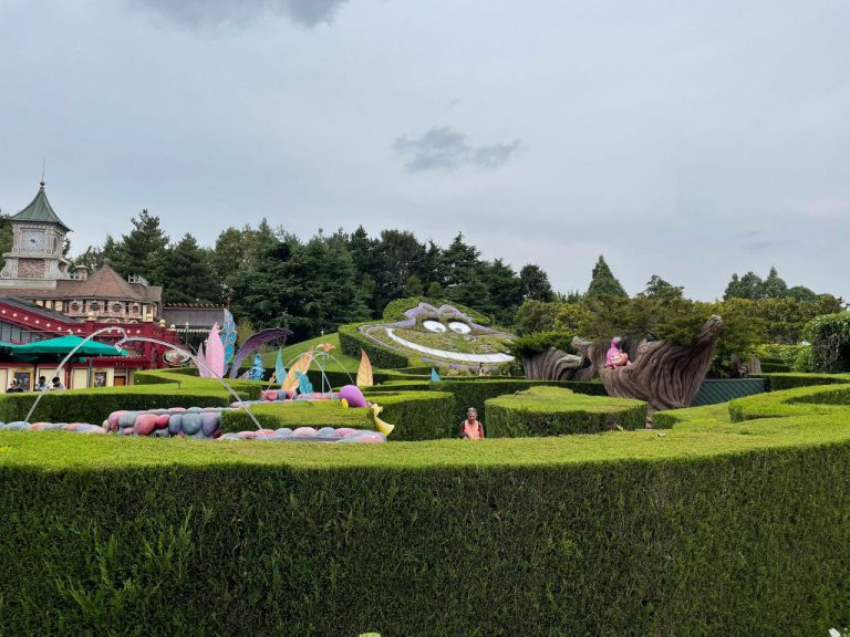 disneyland paris doolhof alice in wonderland