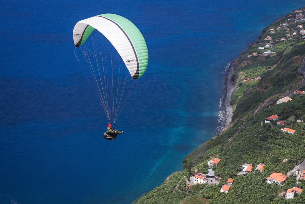 paragliden parachute zee redenen om Madeira te bezoeken