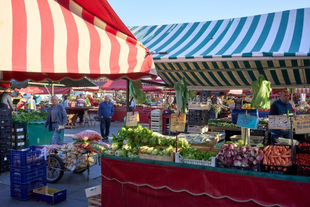 a market with fruits and vegetables Turijn
