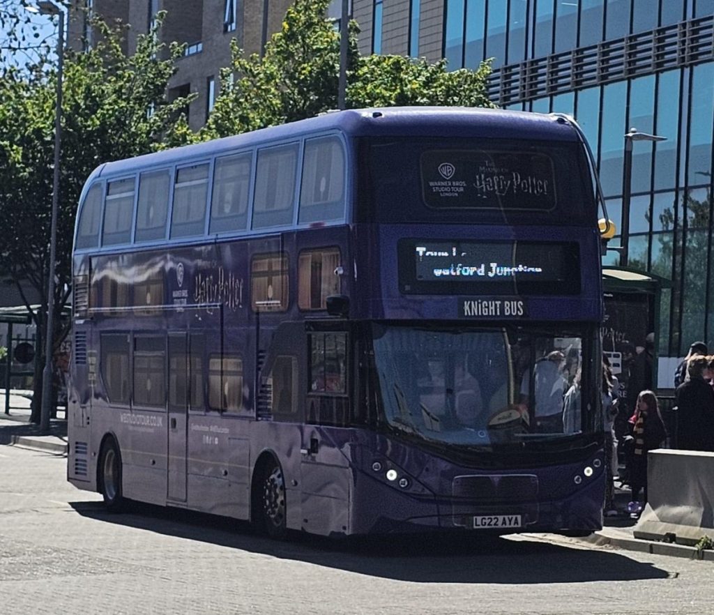 shuttlebus van watford junction harry potter