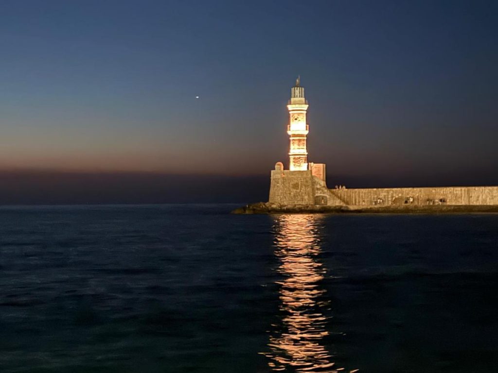 vuurtoren in de nacht Griekenland