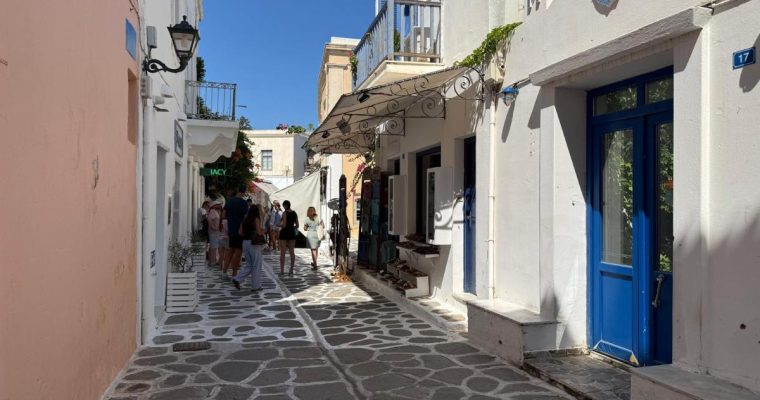 Paros, het ‘echte’ Griekenland met witte straatjes en blauwe details