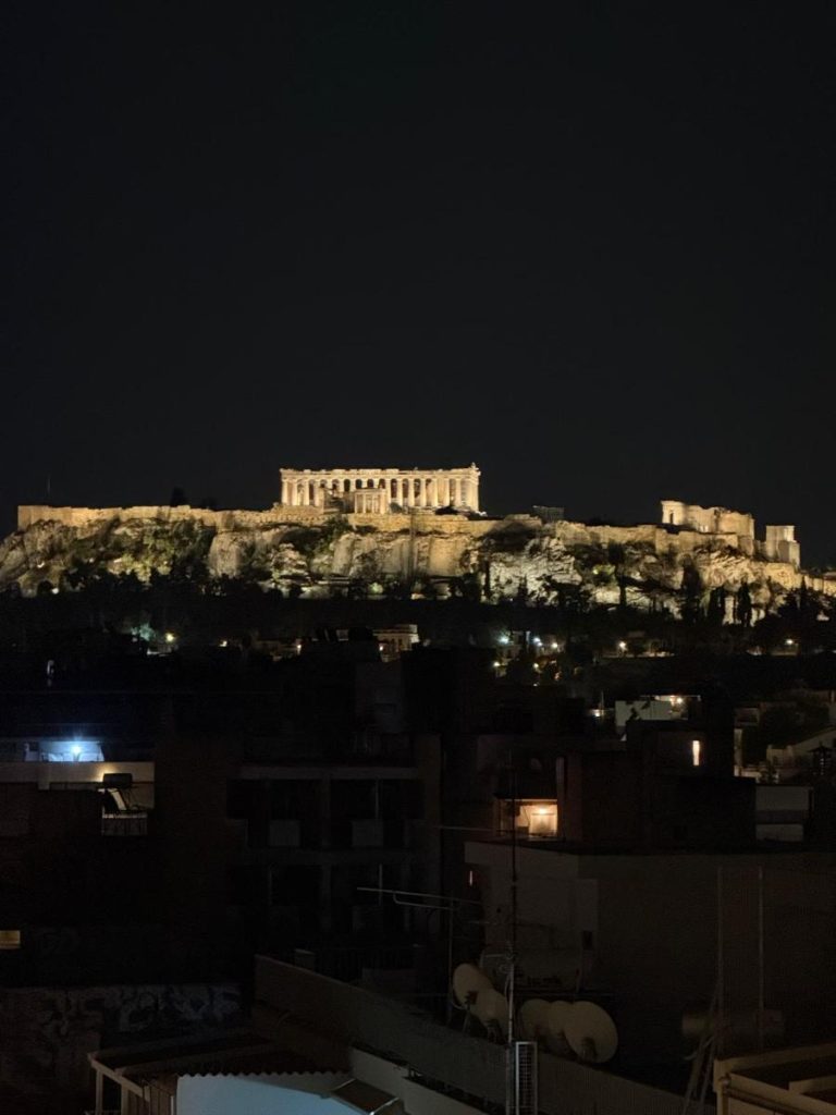 acropolis in de avond