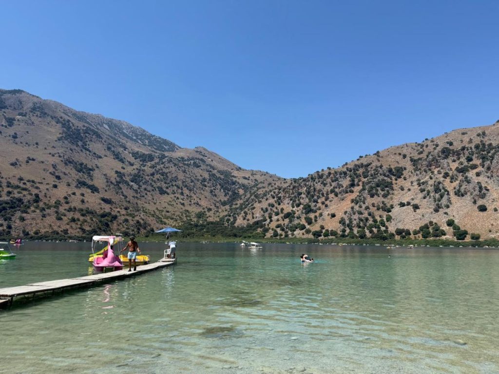 Lake Kournas op Kreta: een dagje naar het enige zoetwatermeer
